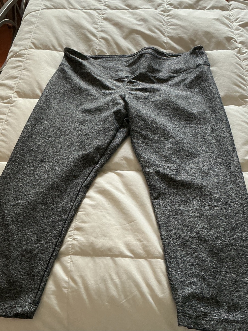 Girls' Active Pull-On Capri Leggings in Dark Heather Gray